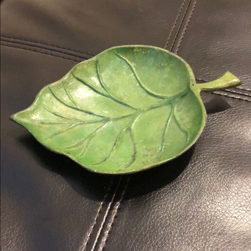 Key holder metal green leaf